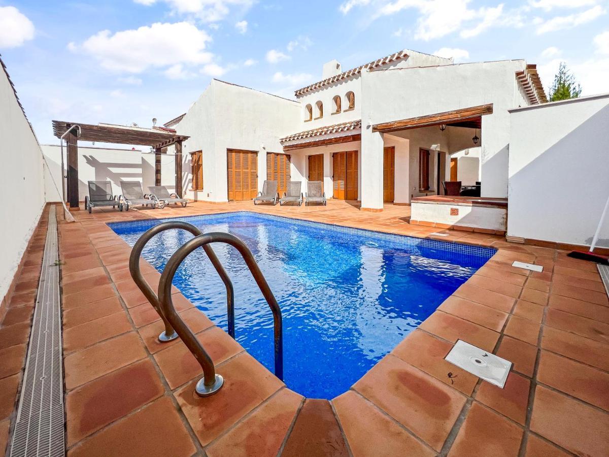 Three Bedroom Luxury Villa El Valle Golf Resort Banos y Mendigo Luaran gambar